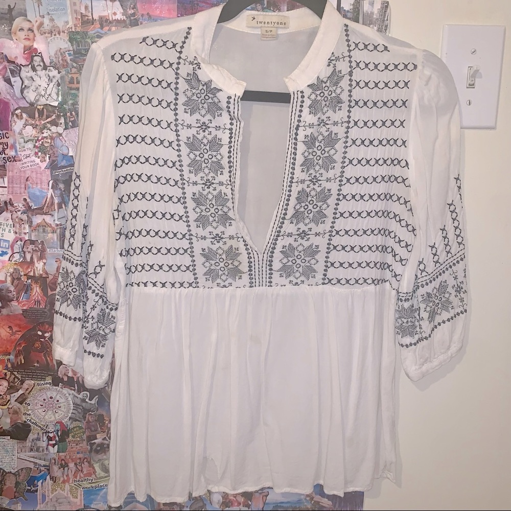Gorgeous Embroidered B&W Linen 3/4 Sleeve Blouse